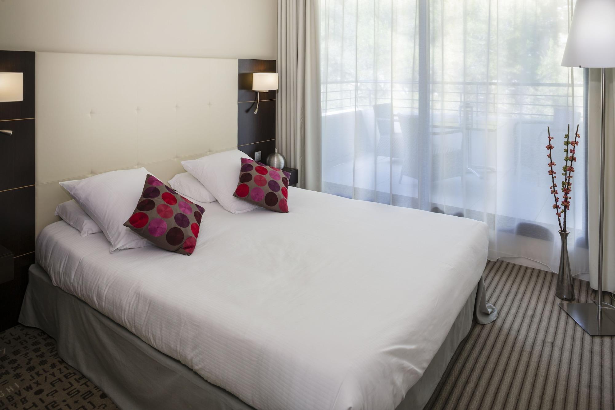 Mercure Aix-En-Provence La Duranne Gare Tgv Buitenkant foto